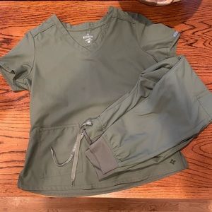 Med couture scrubs…Too small for me. Great condition.